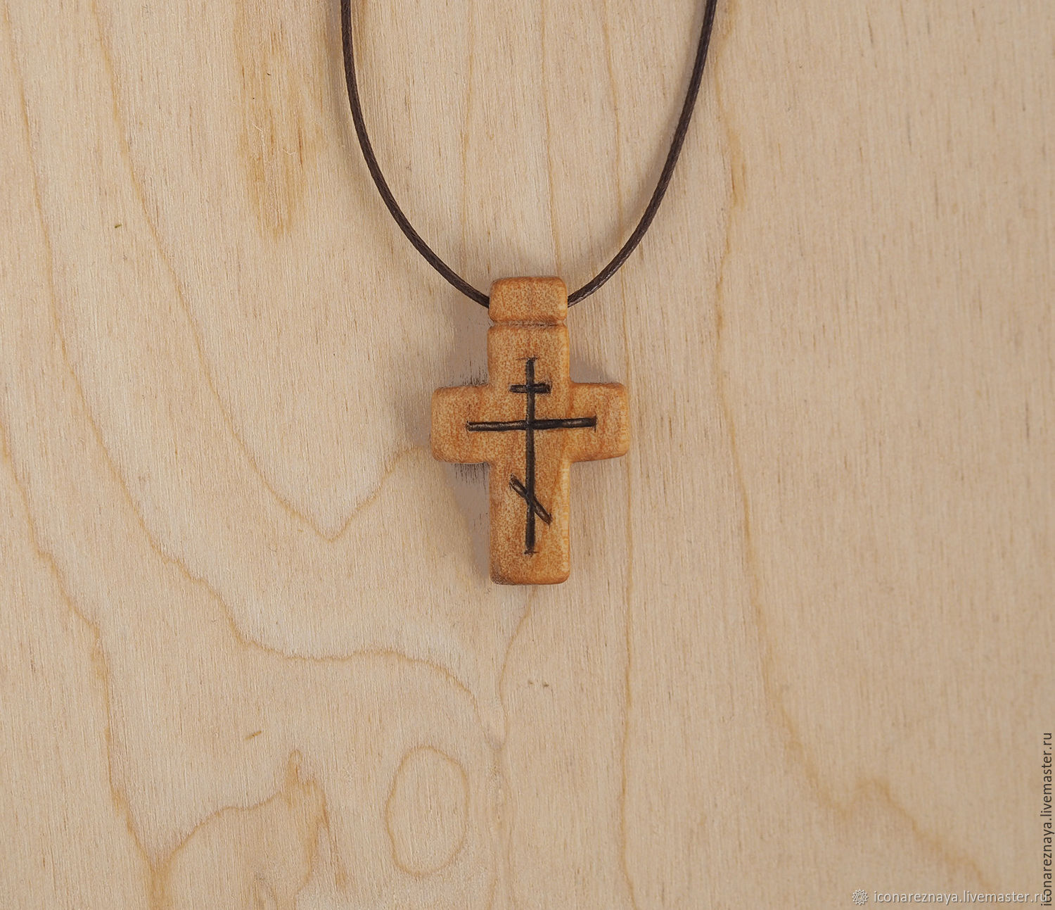 Православные нательные деревянные. Крест деревянный Матроны. Крест нательный деревянный. Нательный крестик из дерева. Православные нательные крестики из дерева.