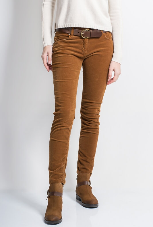 С чем носить коричневые женские брюки - выбираем подходящий оттенок и стиль