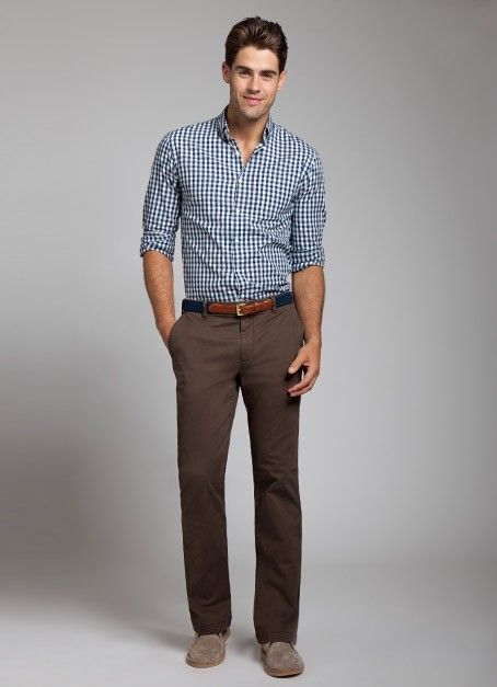С чем носить мужские коричневые брюки?