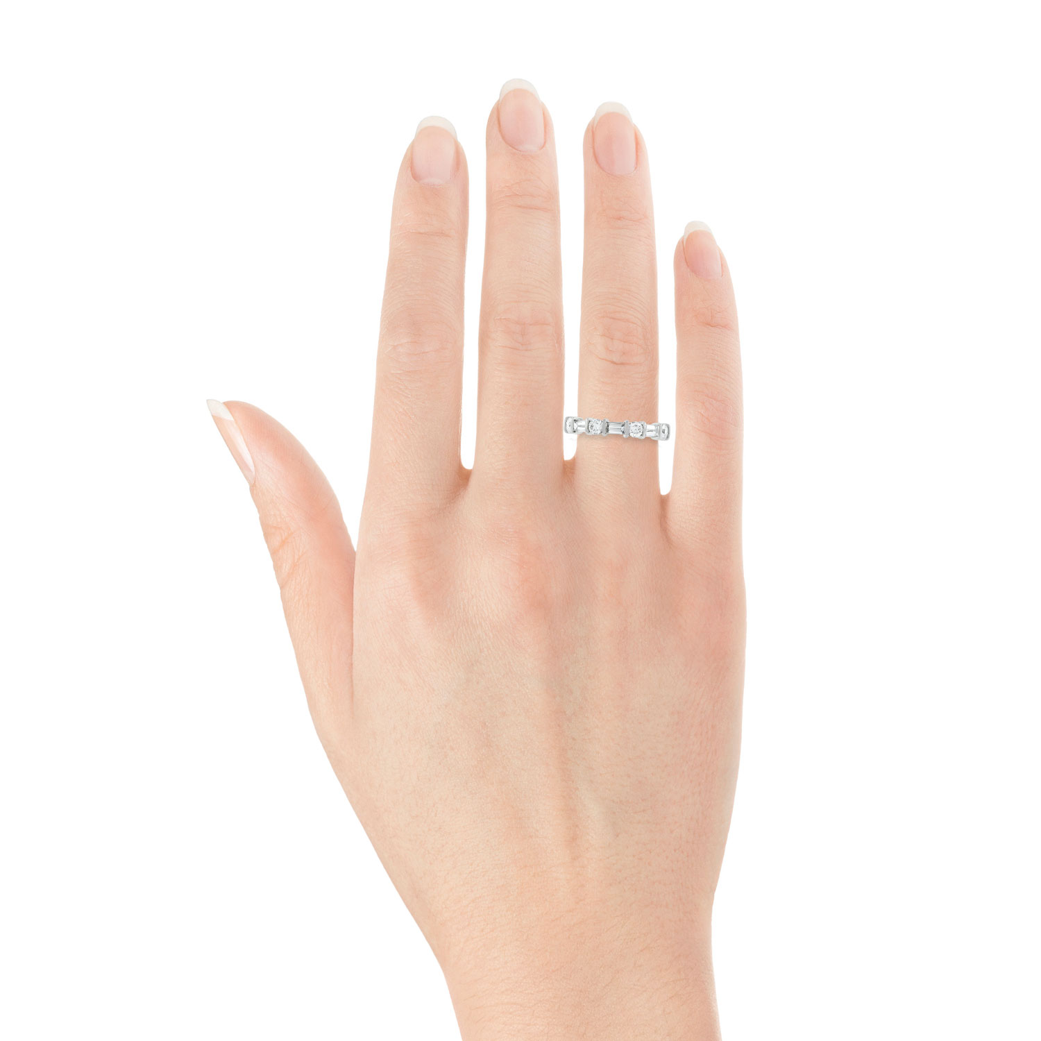 Кольцо на пальце. Обручальное кольцо на пальце. Помолвочное кольцо на пальце. Палец на которое кольцо одевается. На какой палец надевают кольцо девушке