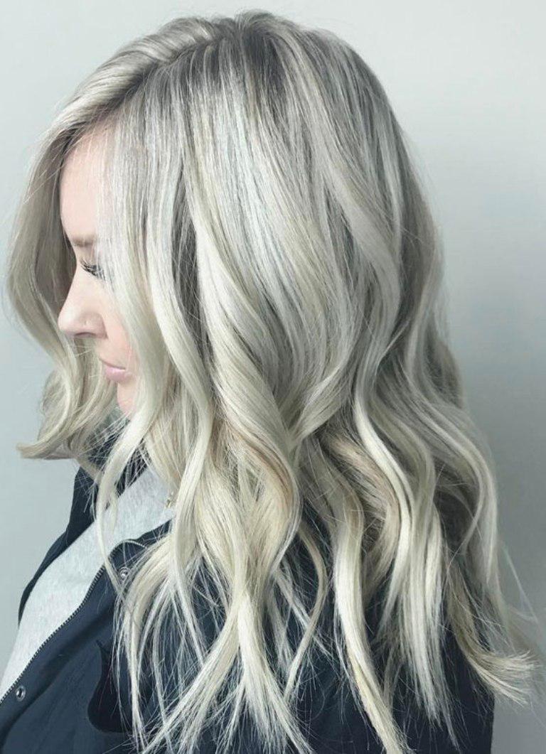 Ash blonde. Руссо платиновый цвет волос. Платиновый блонд пепельный ледяной. Светло пепельный цвет волос. Светлый пепельный цвет волос.